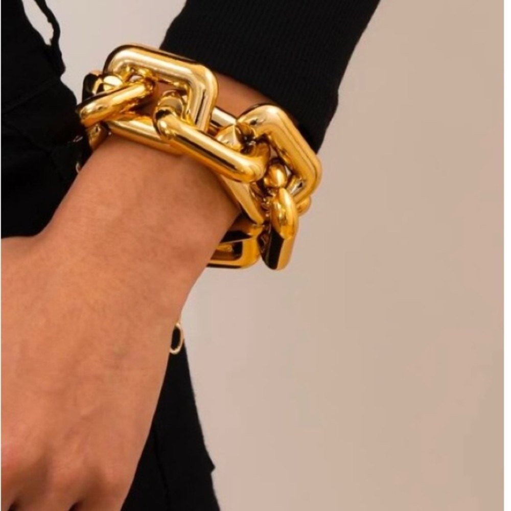 Gold bracelet